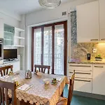 Guesthost - Comfy With Balcony Apartmán Perugia