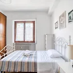 Guesthost - Comfy With Balcony Lejlighed