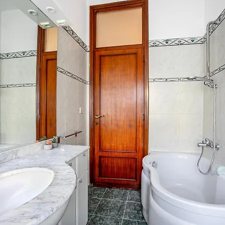 Guesthost - Comfy With Balcony * Perugia