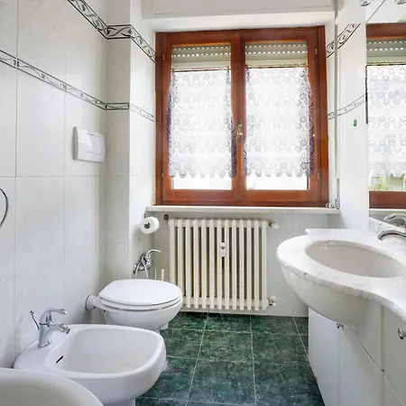 Guesthost - Comfy With Balcony Appartement *