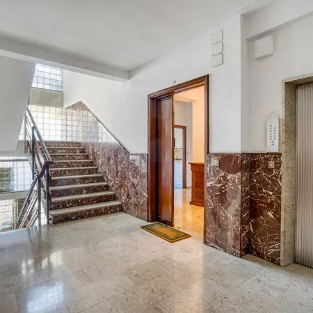 Guesthost - Comfy With Balcony Apartmán Perugia
