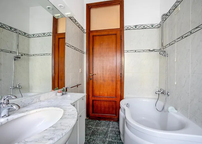 Guesthost - Comfy With Balcony * Perugia