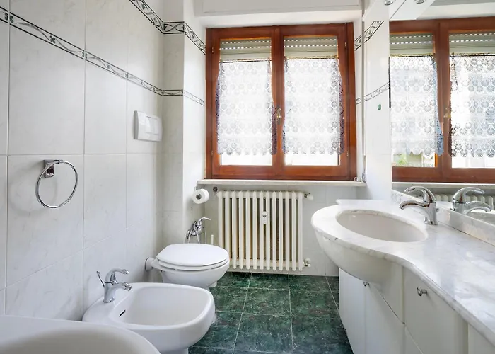 Guesthost - Comfy With Balcony Appartement *