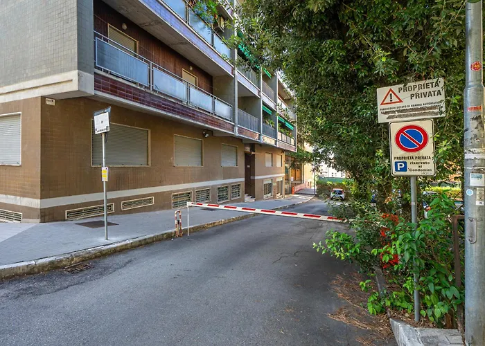 Guesthost - Comfy With Balcony *