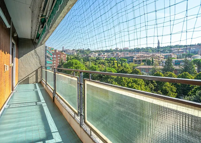 Guesthost - Comfy With Balcony Appartement